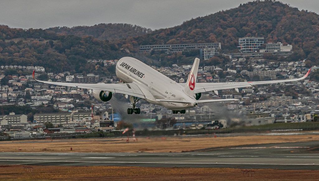 JAL A350-900 Take off 2
