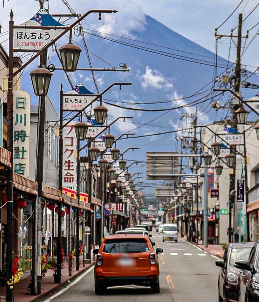 富士吉田の本町通り