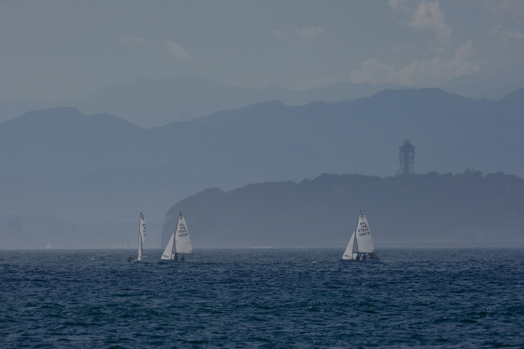 江ノ島ヲ望ム