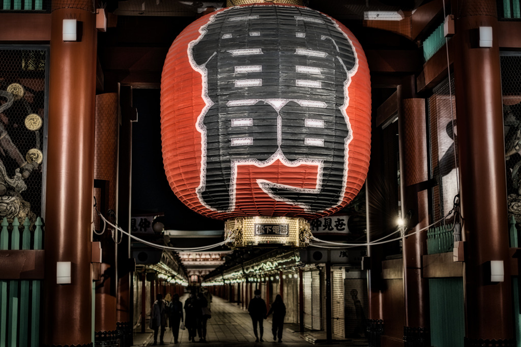 Japanese big  lantern Kaminarimon