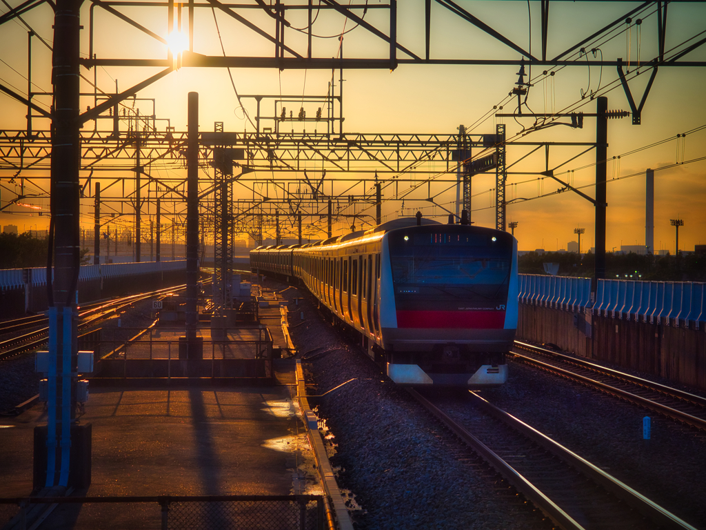 黄昏 電車のある風景