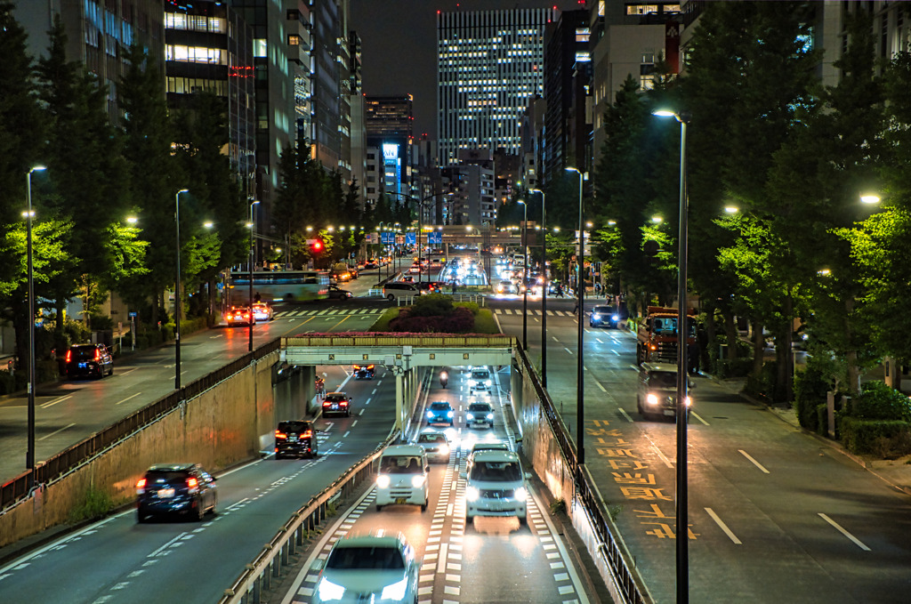 夜の街道