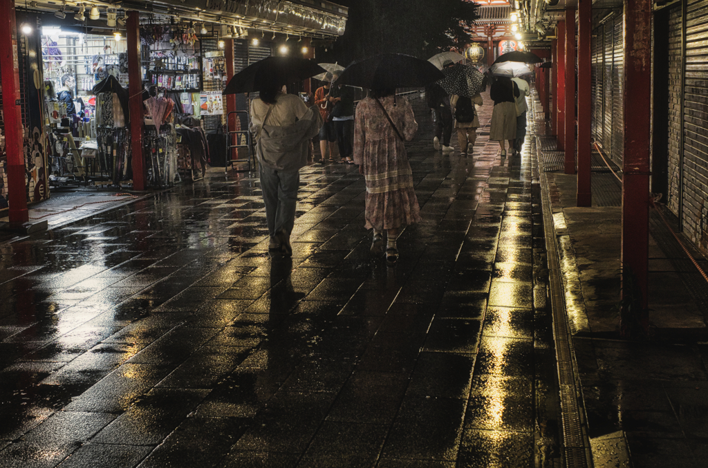 雨天の歩行者