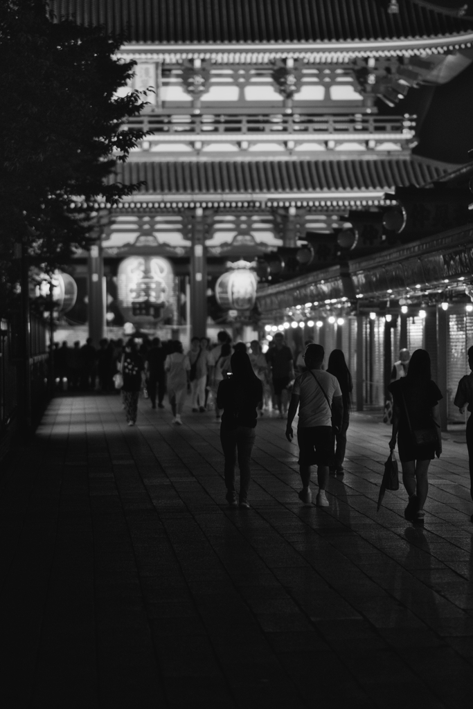 仲見世・夏の夜