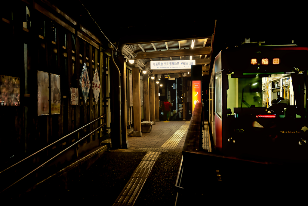 夜の三ノ輪橋停留場