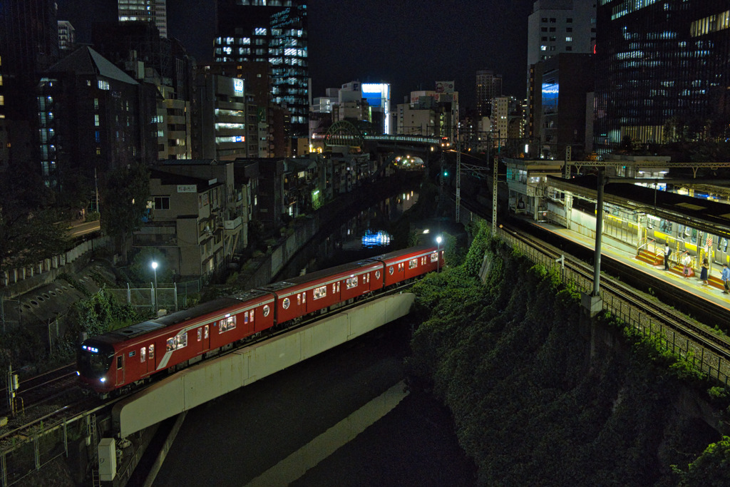 暗い