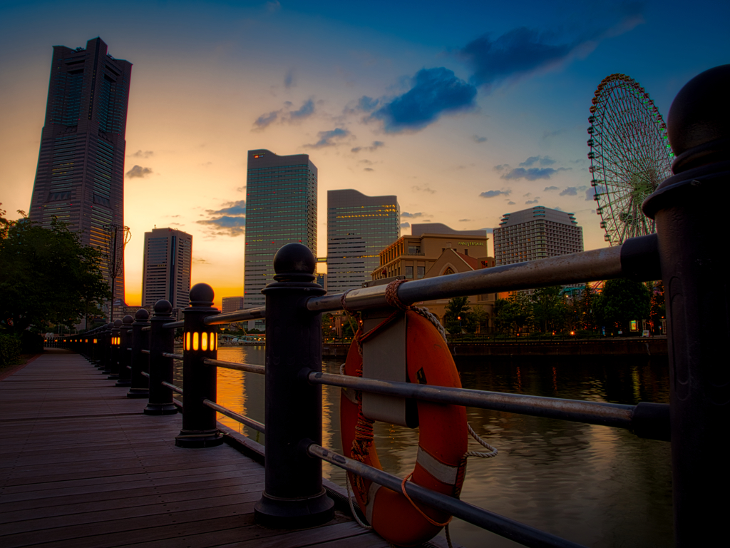 夕暮れのみなとみらい
