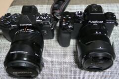 FUJIFILM X-S10 ＋OLYMPUS EM5Ⅱサイズ比較