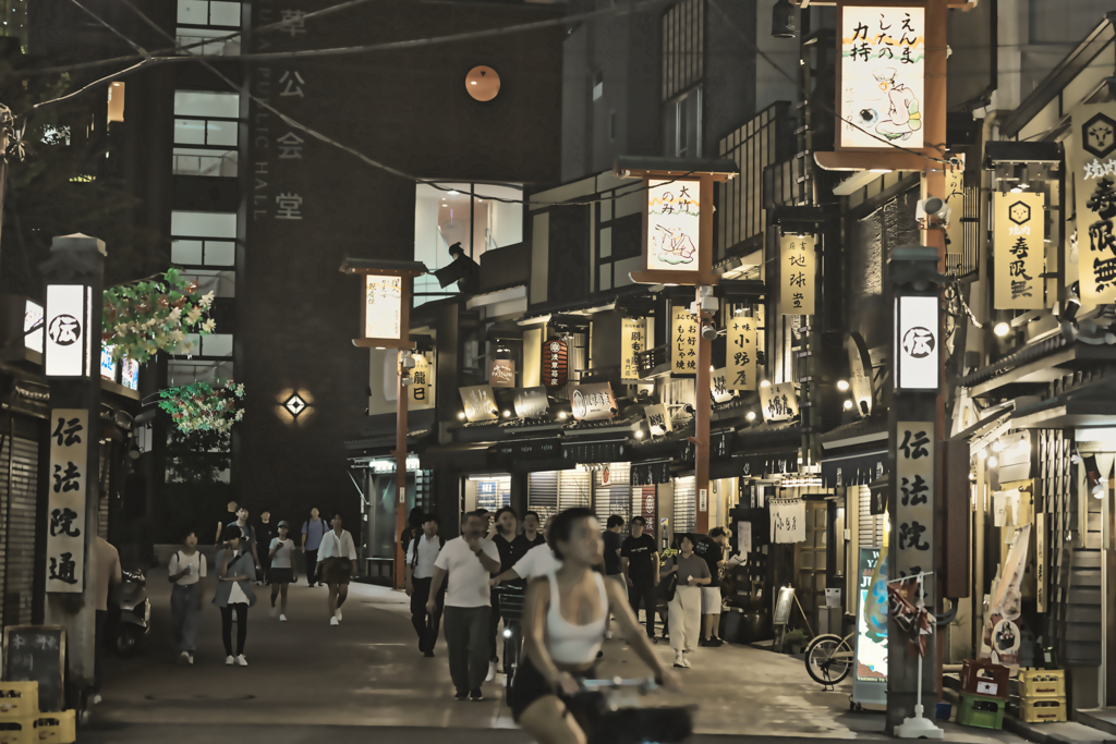 晩夏の伝法院通