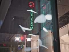 資生堂本店前