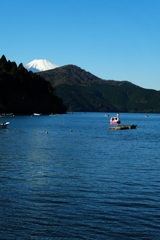 静寂な湖面