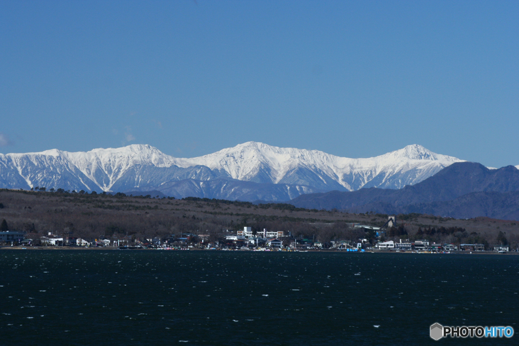 立ちはだかる　（厳冬期の山中湖にて2009）