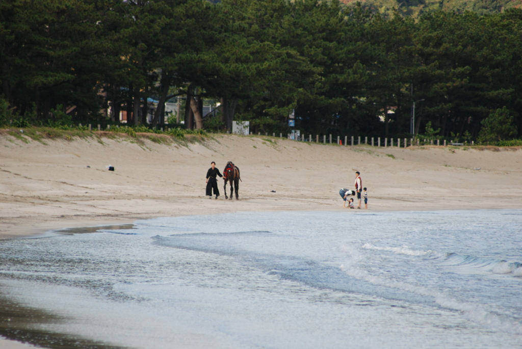 弓ヶ浜海水浴場に騎馬武者現る！-①