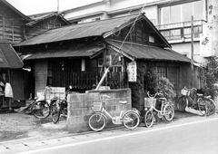 シリーズ昭和の残像⑫（昼下がりの焼き鳥屋）