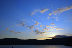 こがね色に輝く湖畔-⑩