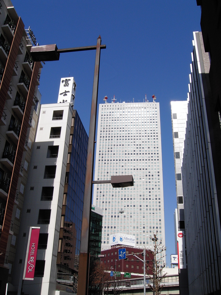アーバンライフ 2012 （小さな空を見上げて）-➁