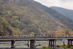 春霞新緑の渡月橋