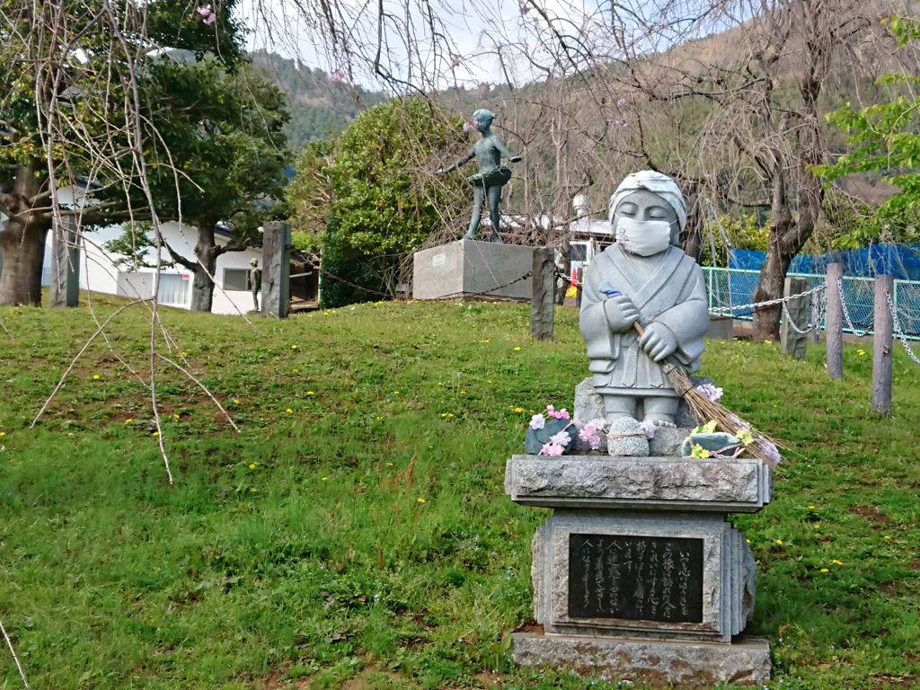 マスクの似合うお地蔵様