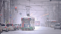 大雪の朝の函館市電