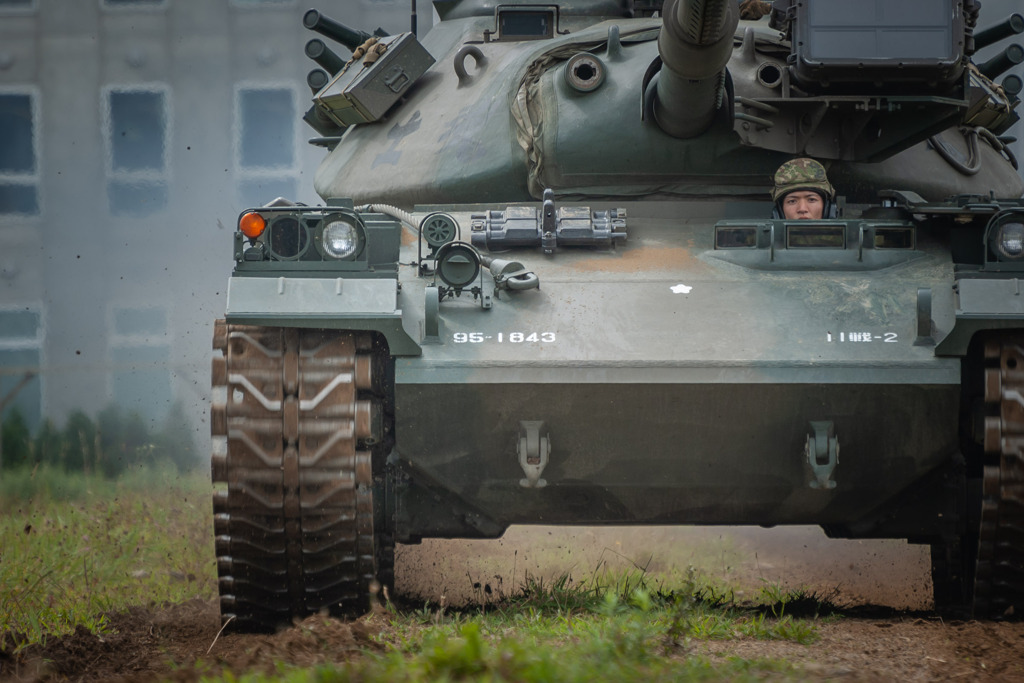 戦車は意外と速く走る