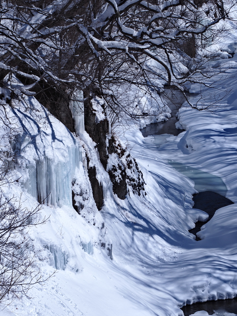 渓谷の氷瀑