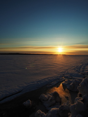 サロマ湖の日の出　晩冬