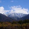 紅葉と積雪の十勝岳連峰