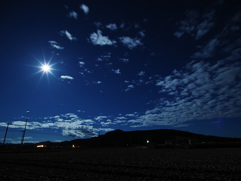 満月の夜空