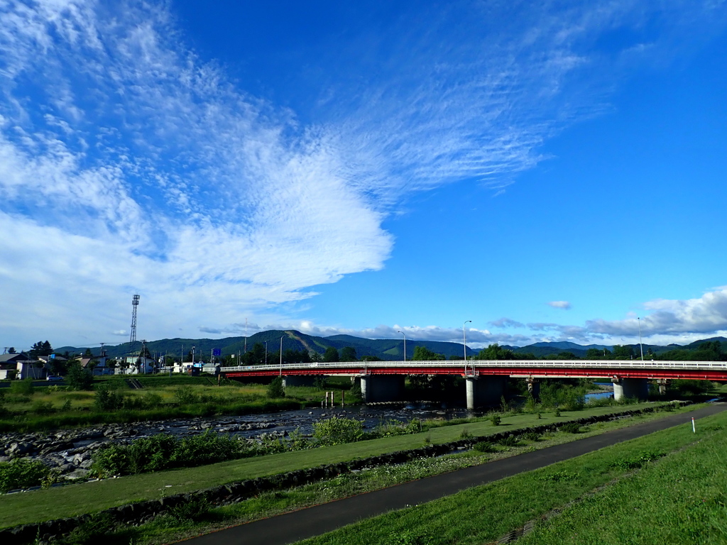 橋上の夏空