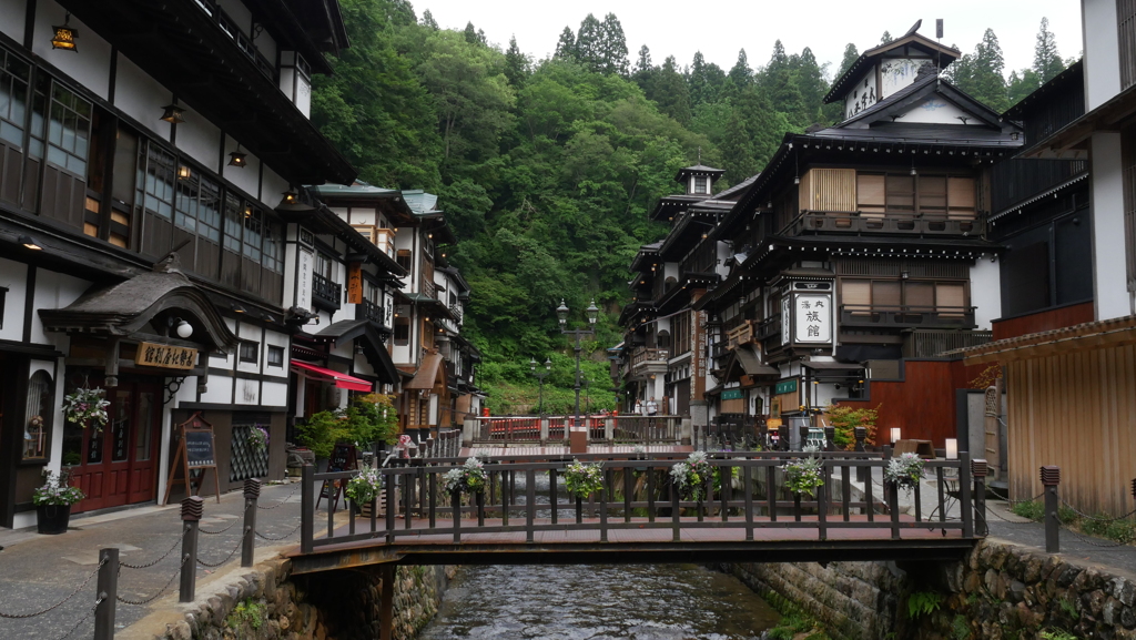 ご存知、銀山温泉。