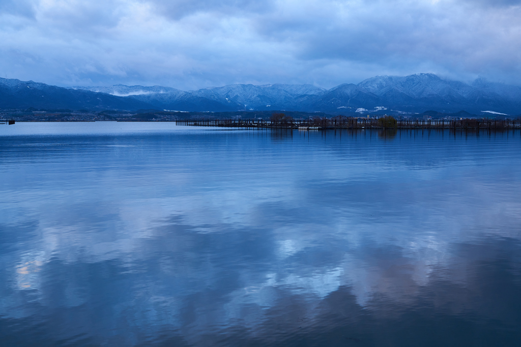 冬の湖面