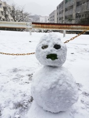 雪の怪人があらわれた❗