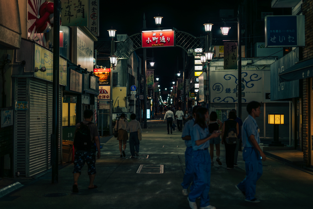 観光名所の夜は更けて