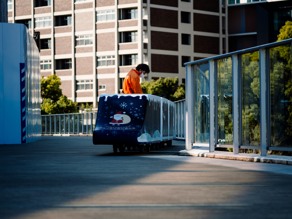 浮かれる街の中で