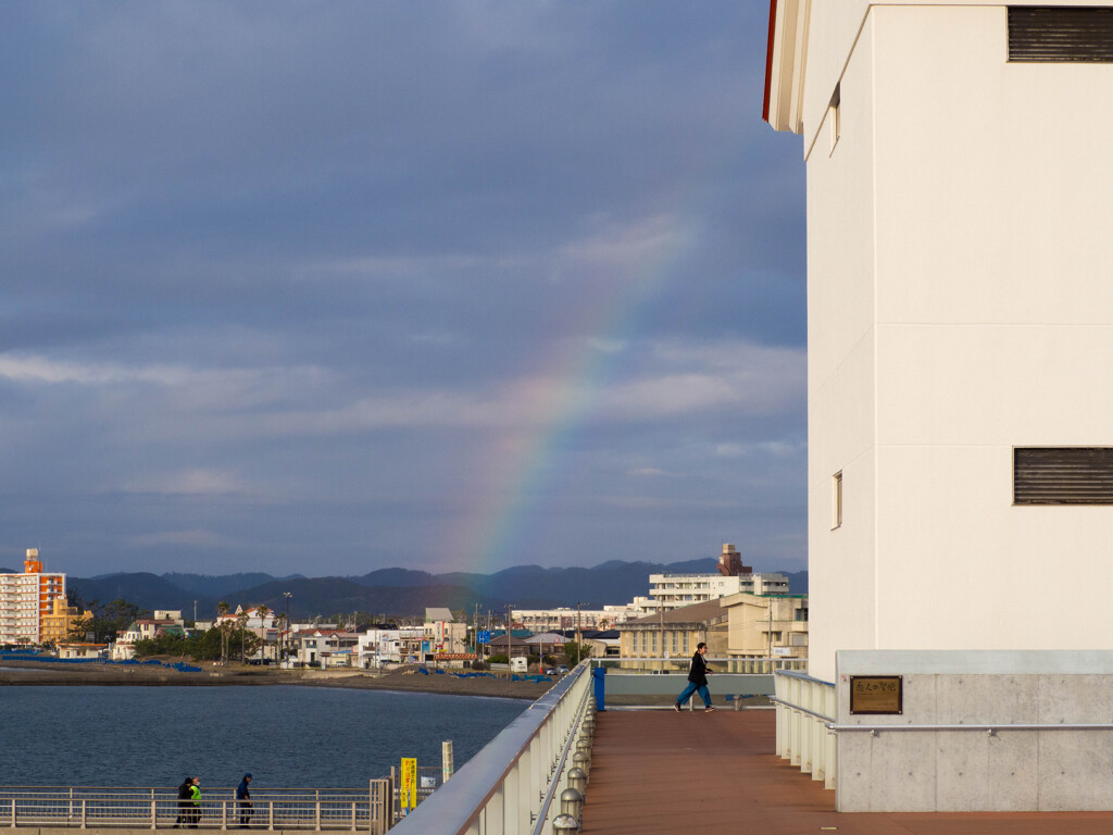 『恋人の聖地』に虹