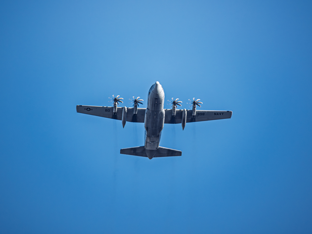 冬晴れの空を往く