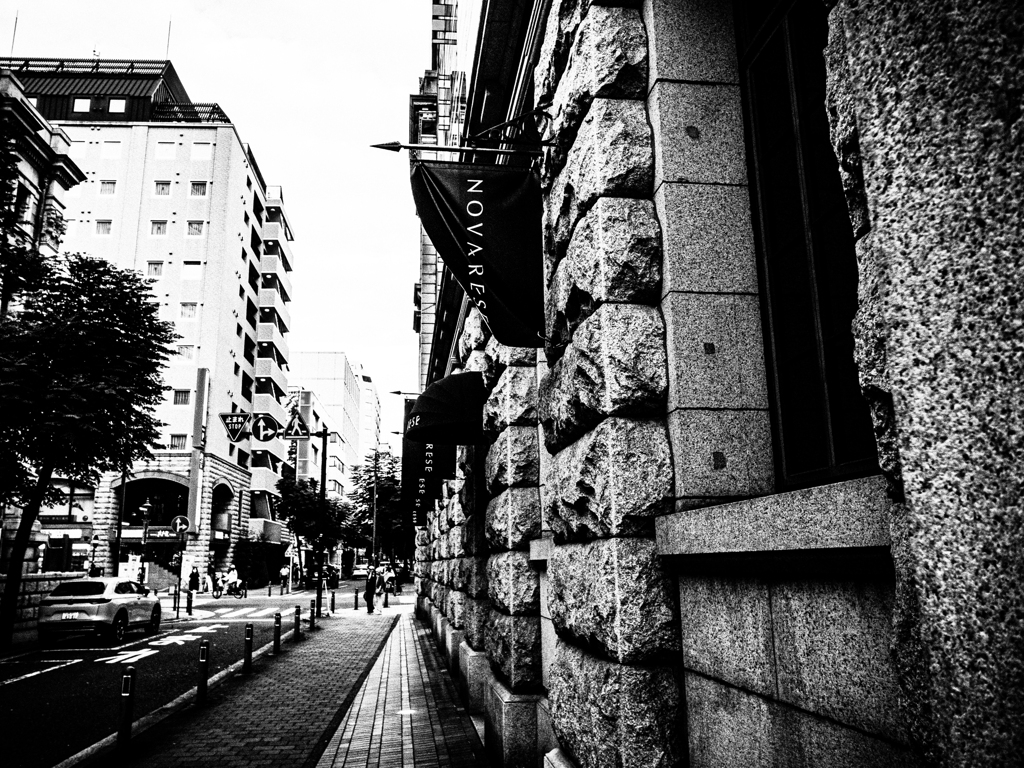 石造りの街に吹く風