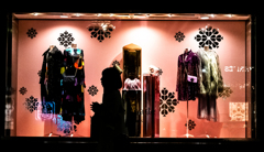 光沢と陰影とが入り乱れ