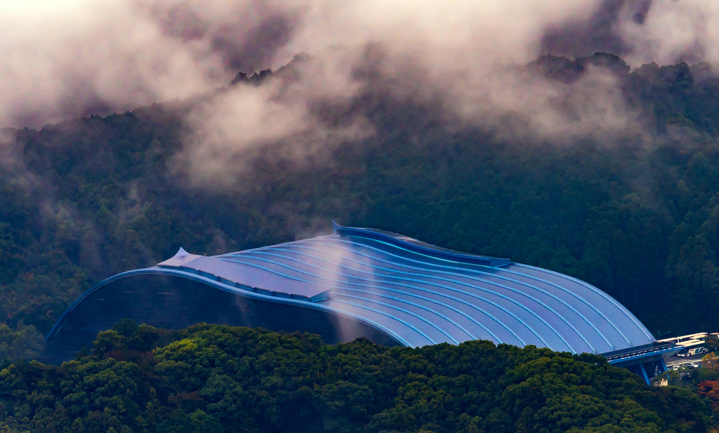 霧煙るチタンの美−２