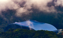 霧煙るチタンの美−２