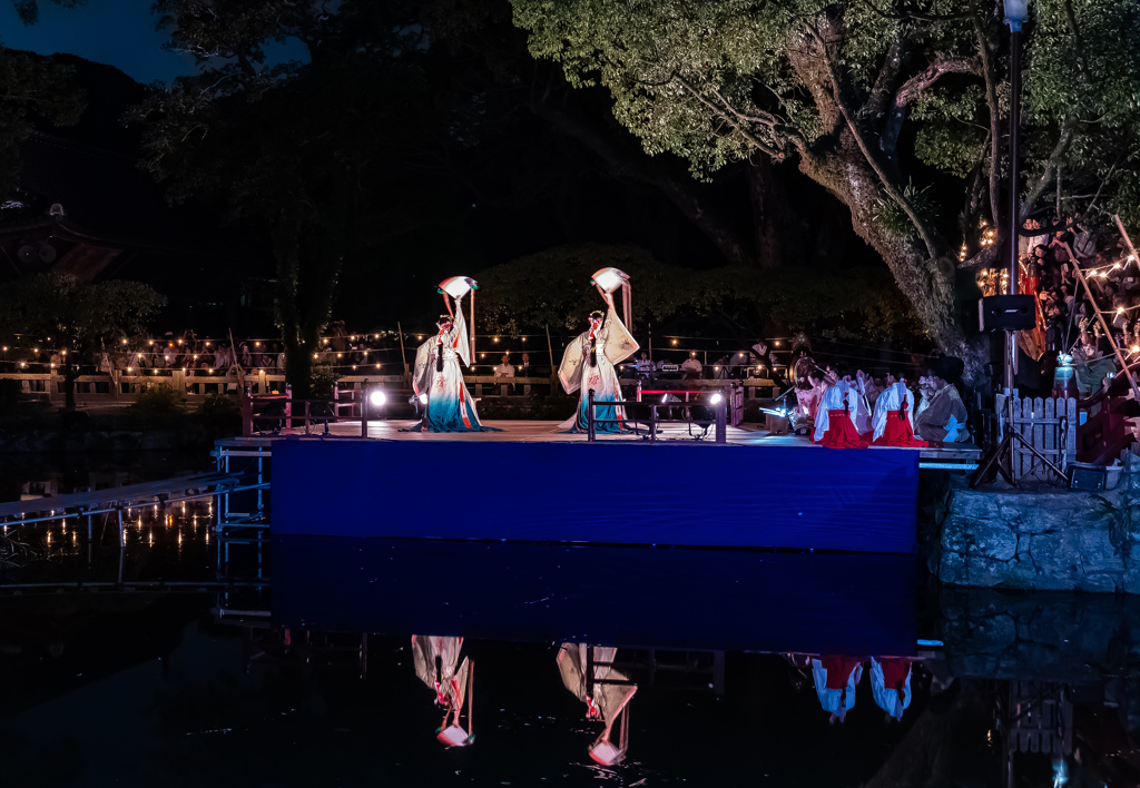 今宵 灯と神楽舞に酔う