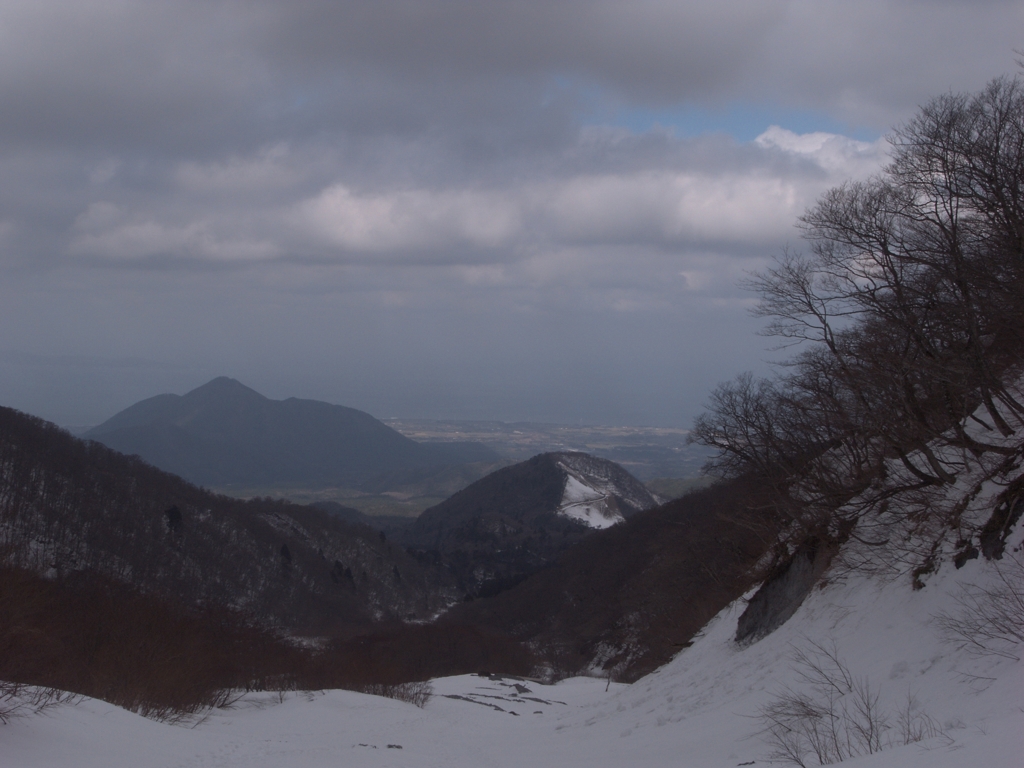 大山元谷　少し青空