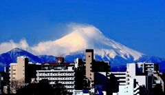 荒れる山頂。。。富士山