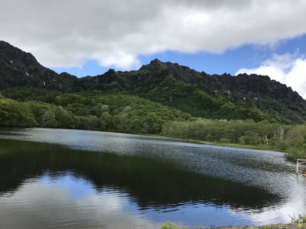 戸隠連山と鏡池