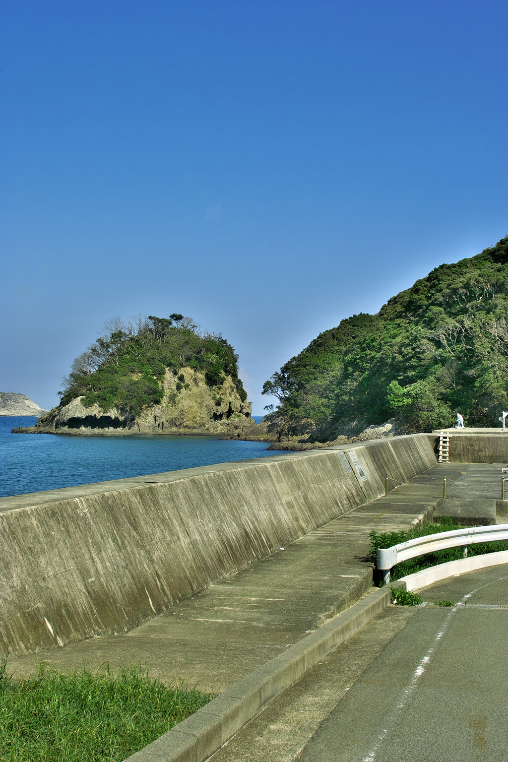 防波堤とちいさな島