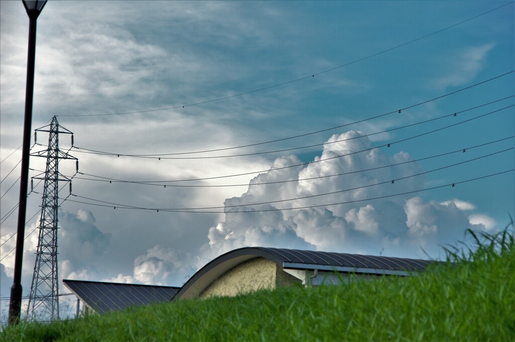 公園の丘の上の雲