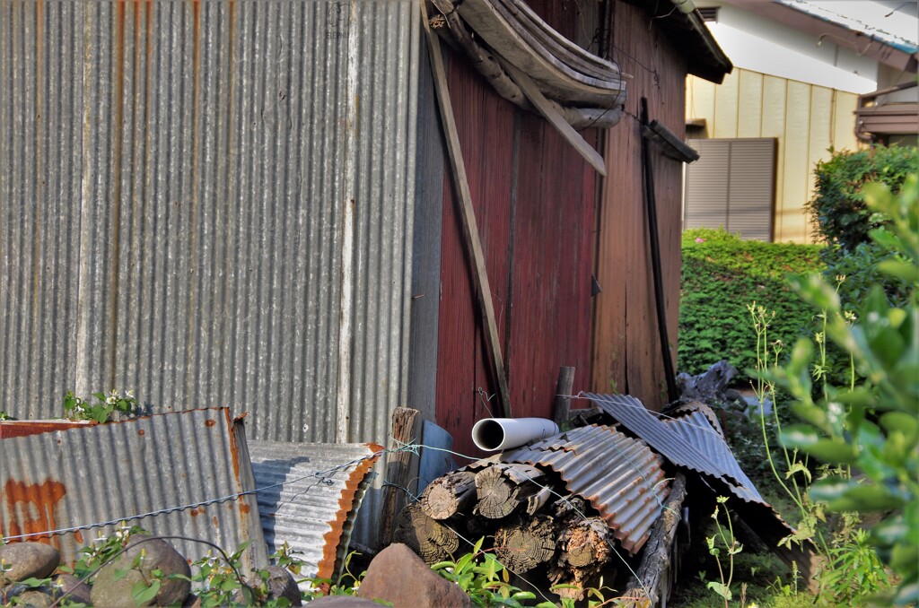 納屋の裏
