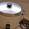 電気釜、もしくは炊飯器