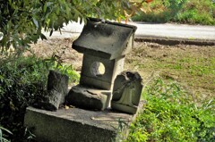 野の祠