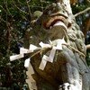 地神社：狛犬の注連縄付き